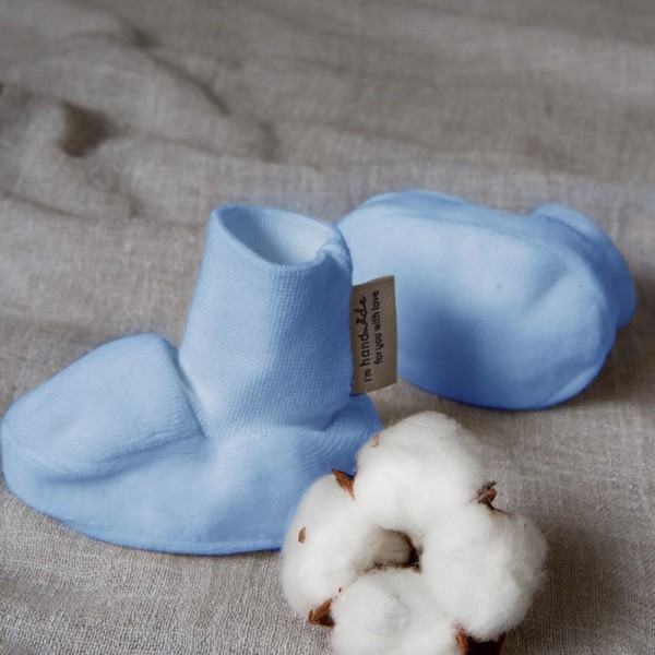 coccoliamo-scarpine-neonato-ciniglia-morbidezza-protezione-baby-blu
